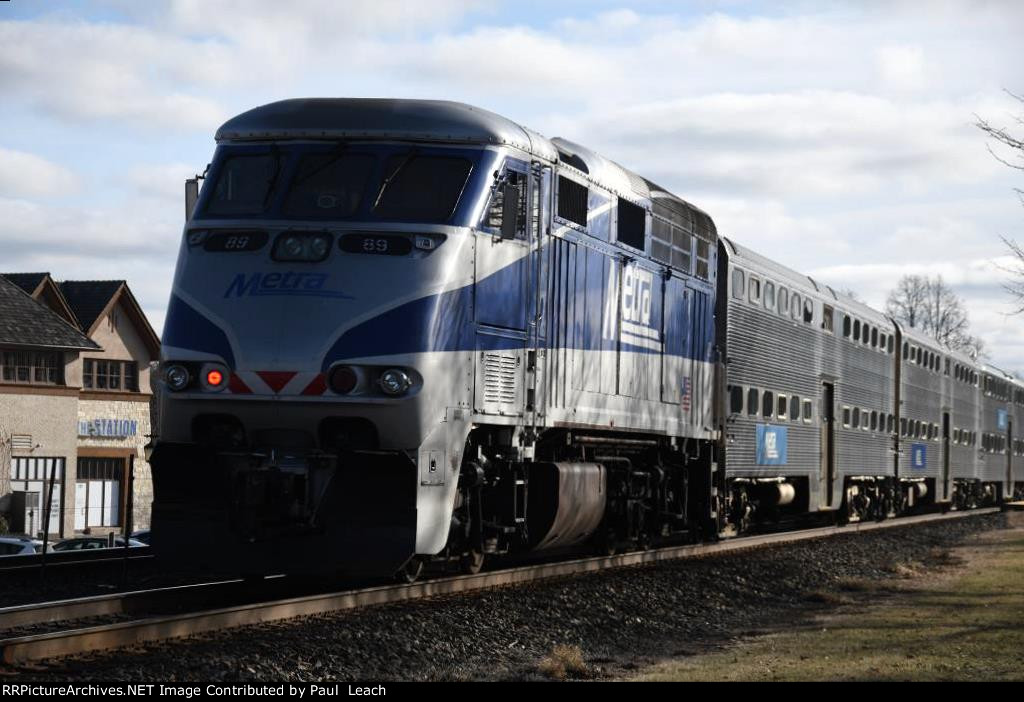 Inbound commuter shoves east